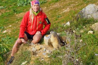 Yann accompagnateur en montagne à Courchevel pour observer les marmottes